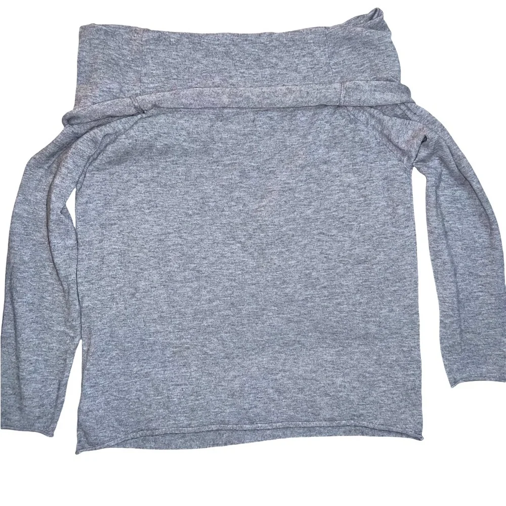 Forever 21 Gray Top - Picture 2 of 3